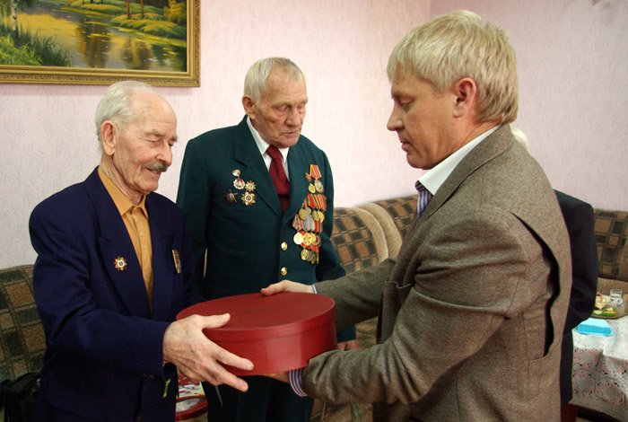 Поздравление и внимание к ветеранам